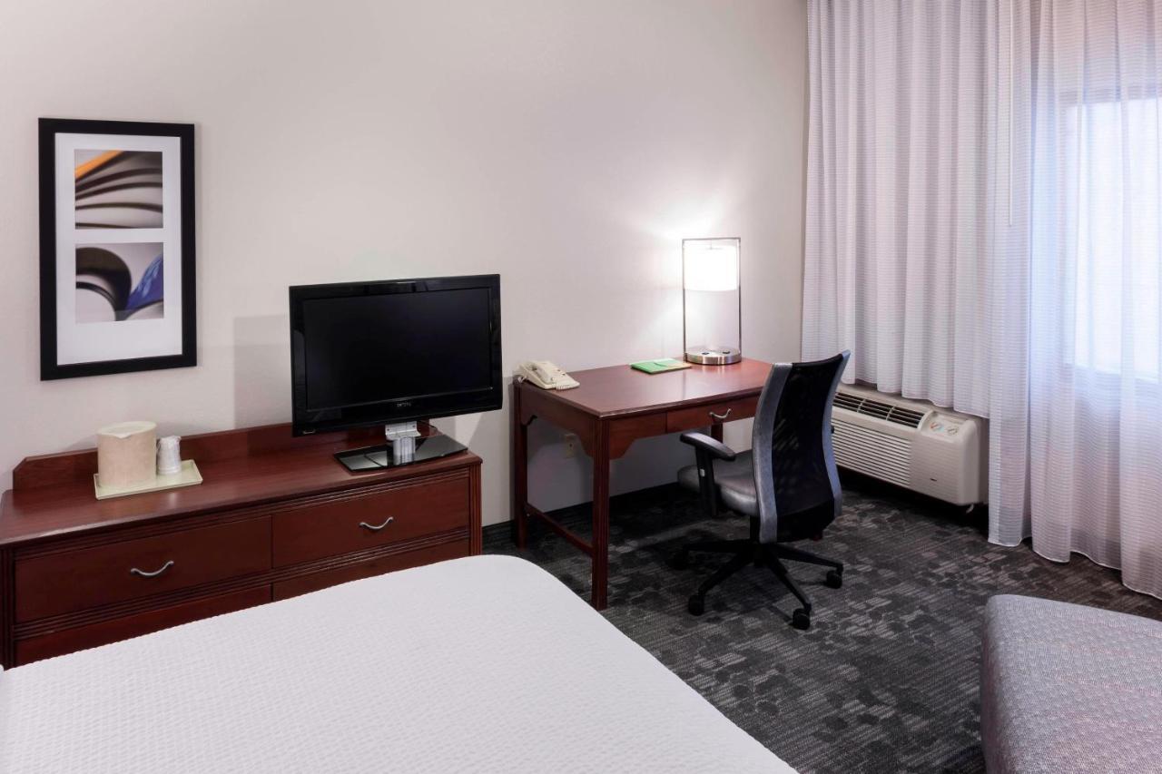 Courtyard By Marriott Wichita East Ξενοδοχείο Εξωτερικό φωτογραφία