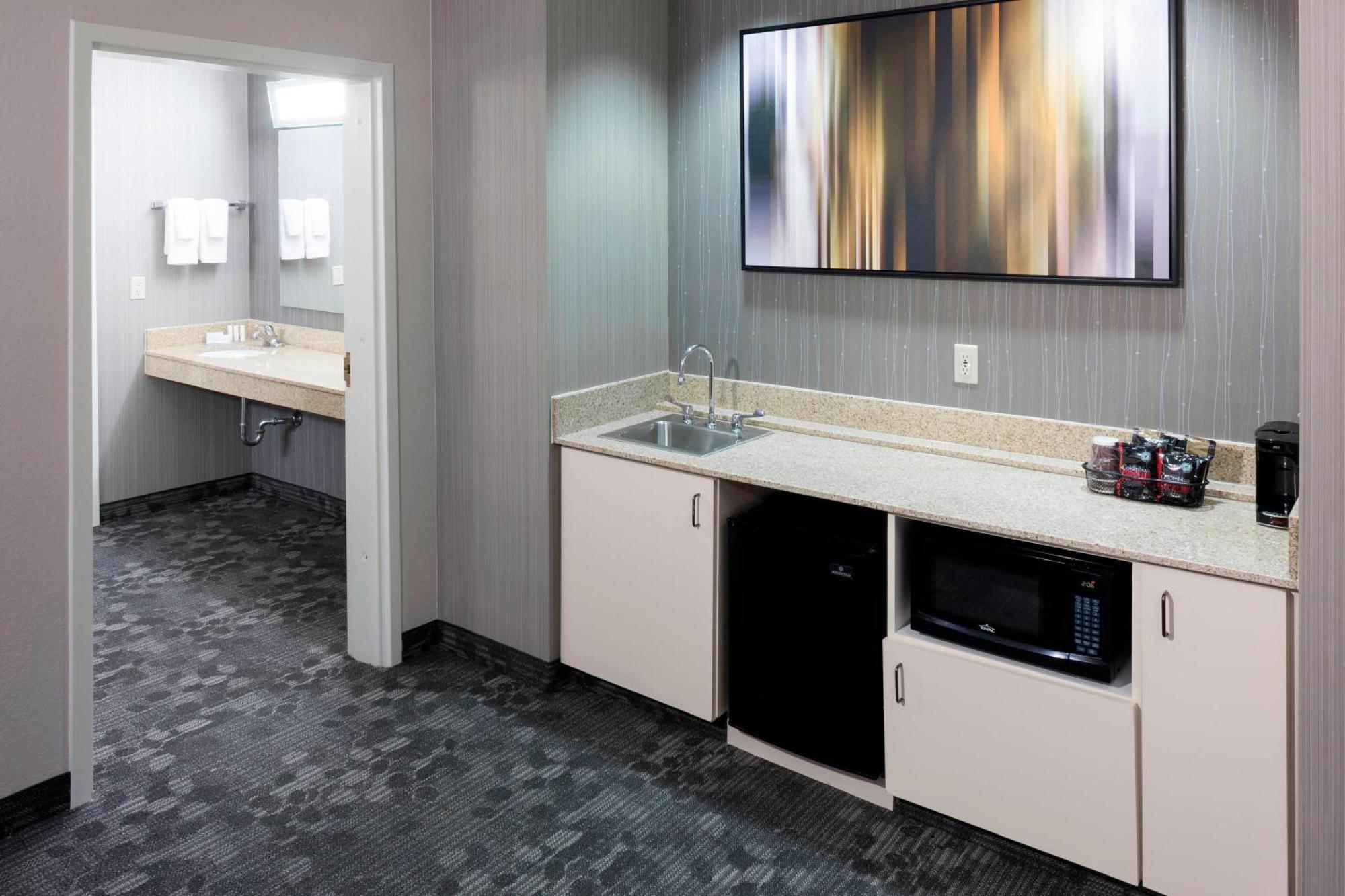 Courtyard By Marriott Wichita East Ξενοδοχείο Εξωτερικό φωτογραφία