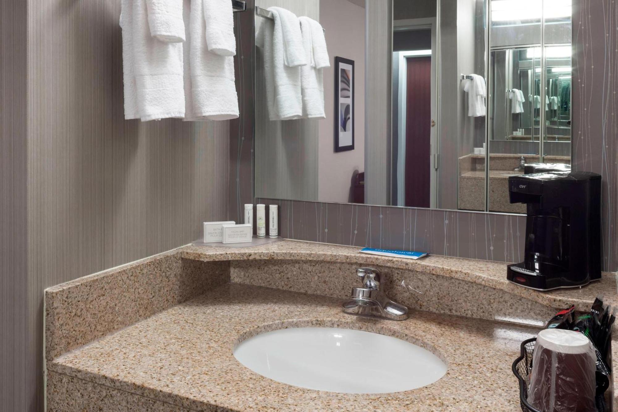 Courtyard By Marriott Wichita East Ξενοδοχείο Εξωτερικό φωτογραφία