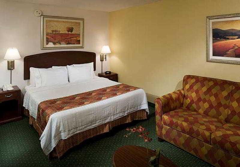 Courtyard By Marriott Wichita East Ξενοδοχείο Εξωτερικό φωτογραφία