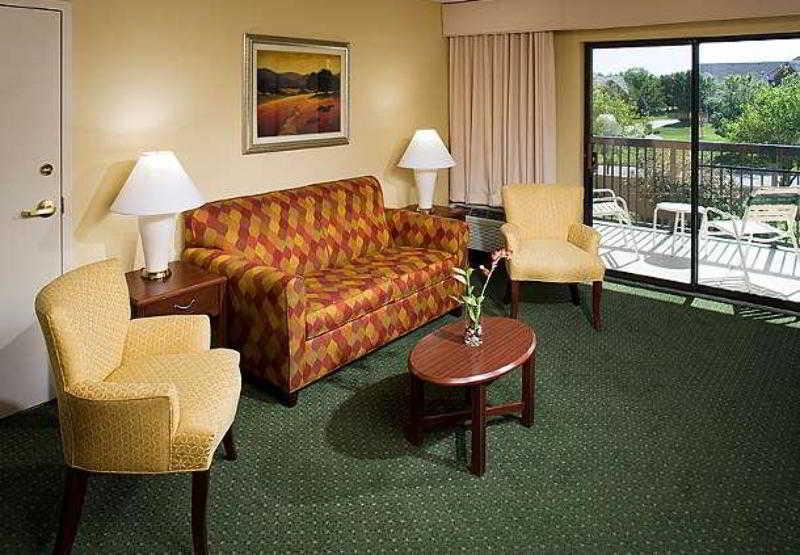 Courtyard By Marriott Wichita East Ξενοδοχείο Δωμάτιο φωτογραφία