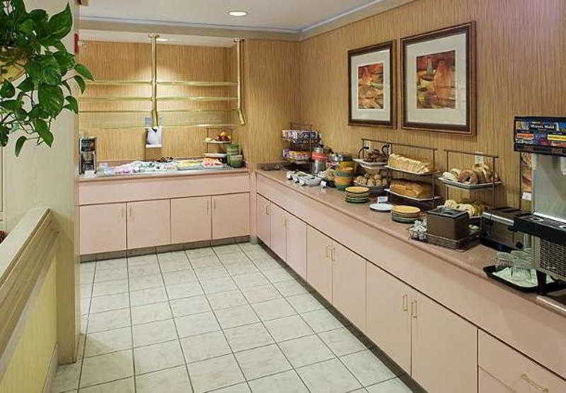 Courtyard By Marriott Wichita East Ξενοδοχείο Εξωτερικό φωτογραφία
